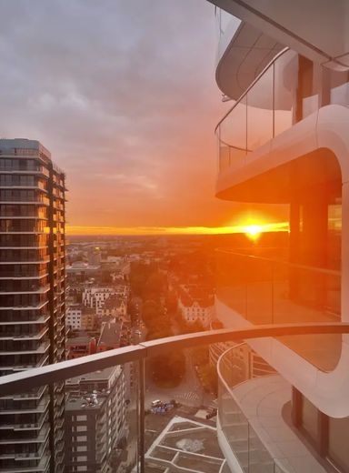 Skyline Living volledig gemeubileerde 4-kamerresidentie met balkon, conciërge & parkeerplaats – Foto 6