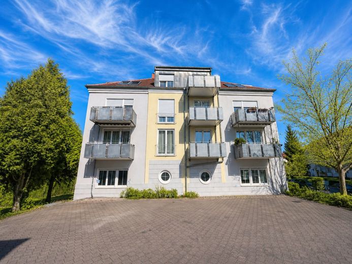 WOHNUNGSPAKET MIT 4 VERMIETETEN EIGENTUMSWOHNUNGEN + TG – Objektansicht