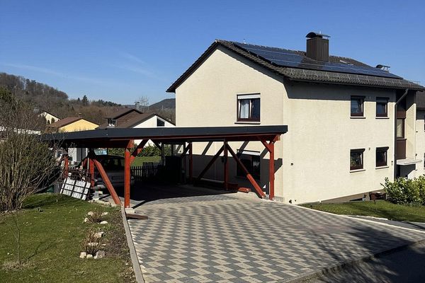 Modern two-family house in an idyllic location – near Honberg ridge