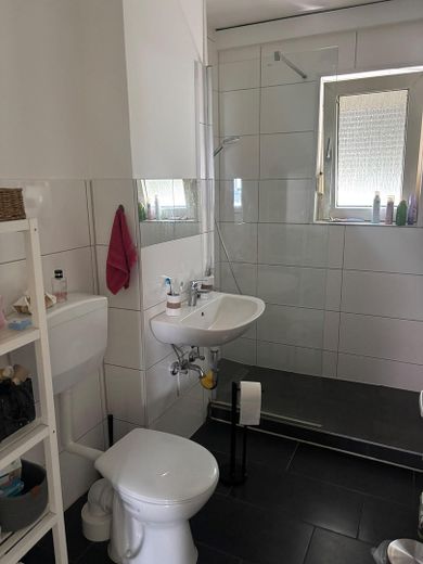 Sanierte 3,5-Zimmer-Erdgeschosswohnung in Essen-Frohnhausen – फोटो 2