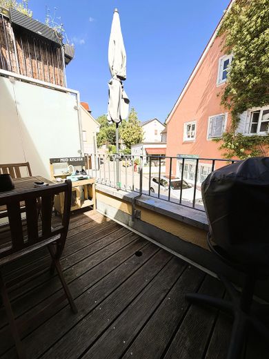 Rarità storica sulla piazza del mercato: appartamento di 3 locali completamente ristrutturato con accogliente balcone – Ruhiger Balkon zum Innenhof