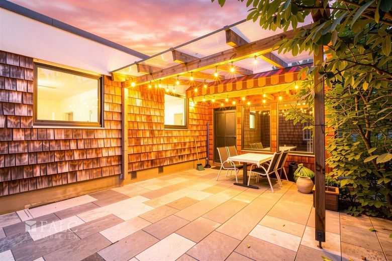Reihenhaus mit PLUS für Platz – Terrasse - (KI)
