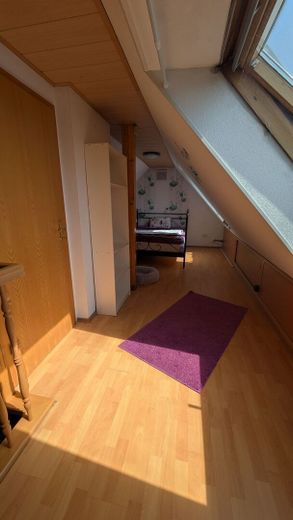 Gepflegtes Zweifamilienhaus mit großem Garten, Garagen und vielfältigen Nutzungsmöglichkeiten – Dachgeschoss