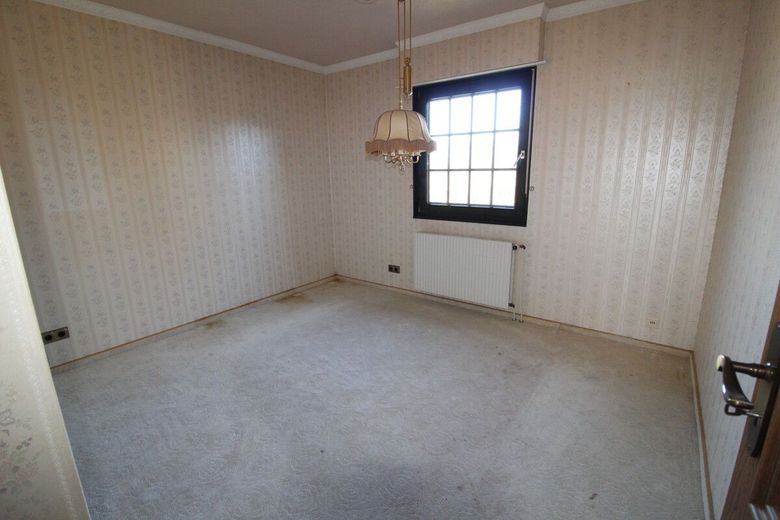 Individuelles, ruhiges Einfamilienhaus mit Einliegerwohnung, Wintergarten, Kamin, Vollkeller&amp; Garage – 16 - Schlaf- oder Kinderzimmer im EG