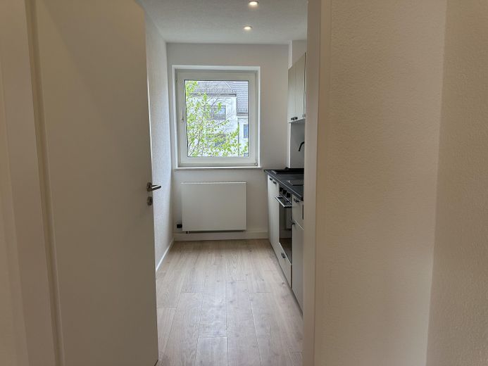 *Provisonsfrei* 3 Zimmer Wohnung nahe Harras – Frisch renoviert – Flur 2