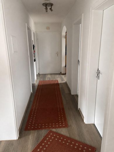 Ben curato appartamento di 3 locali al piano terra con veranda e ampio giardino – Foto 7