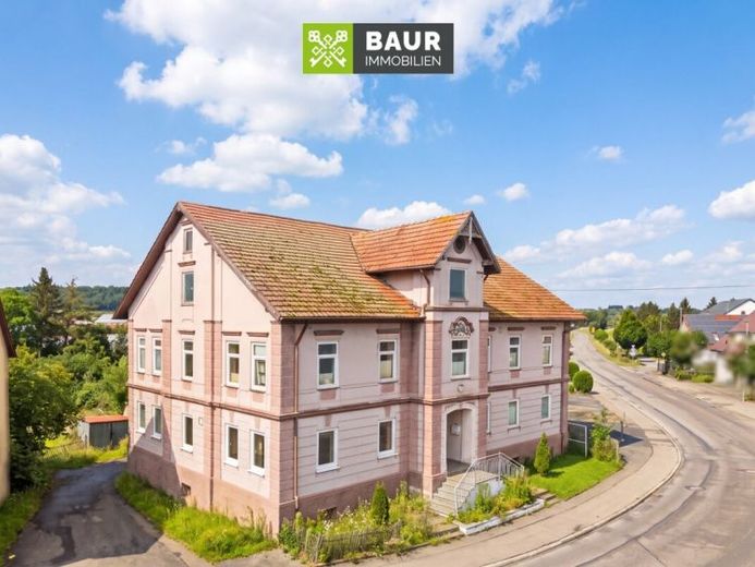 Platz für Ihre Ideen! Wohnhaus mit ca. 435 m² Wohn- & Nutzfläche auf großem Grundstück bei Mengen – Foto 1
