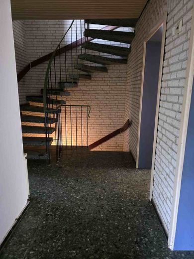 !Provisionsfrei! Sanierungsbedürftiges Einfamilienhaus! – Treppe EG zum OG