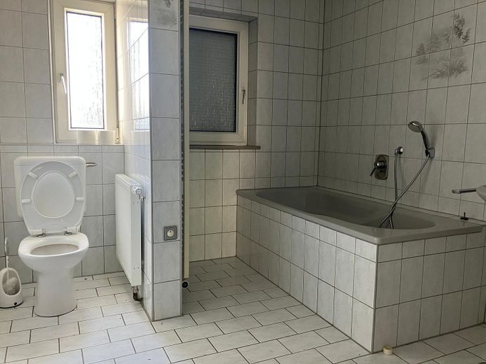 Badezimmer mit Tageslicht