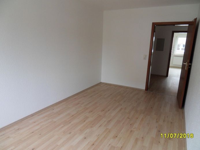 ***Gruntownie wyremontowana łazienka z oknem, balkon południowo-zachodni z dużą ilością słońca, położony wśród zieleni*** – Kinderzimmer / Büro