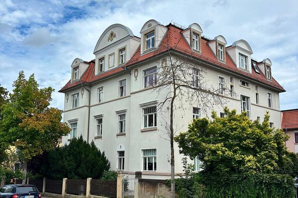 Sehr schöne sanierte Altbauwohnung mit Blick