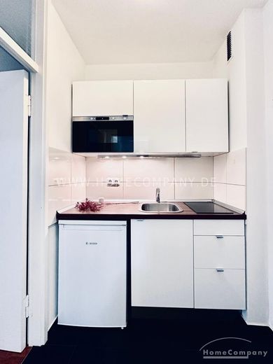 Sehr helles, gemütlich möbliertes 1-Zimmer-Apartment in der Theresienstraße – 4457b0f37b37294ca45305cded146092eef9d438.jpg
