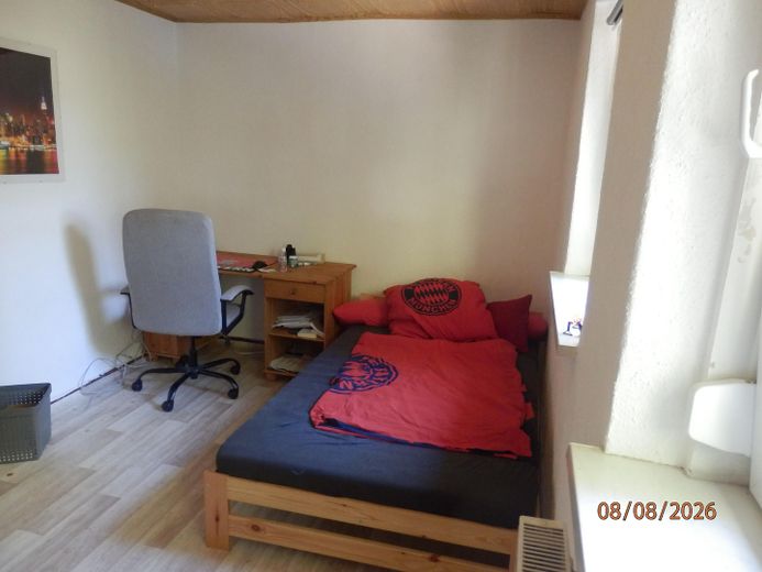 modernisierte Doppelhaushelfte mit zwei Wohnungen auf 403,50 qm Grundstück mit Garage – Schlafzimmer Obergeschoß