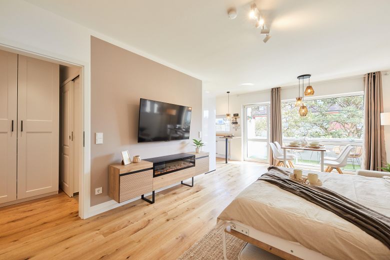 Top renoviertes und vollständig eingerichtetes Apartment in bester Schwabinger Lage - provisionsfrei – TV + Sideboard
