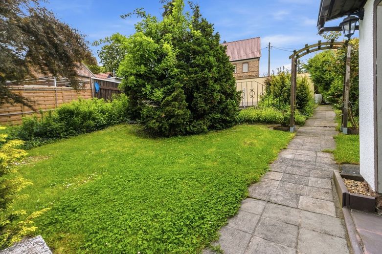 Handwerker aufgepasst! Einfamilienhaus mit Pool und Garage in Delitz am Berge – IGarten