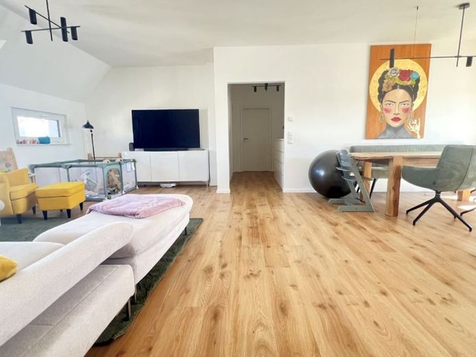 Moderne 3,5 Zimmer NB Penthouse Wohnung mit großer Dachterrasse – Foto 1