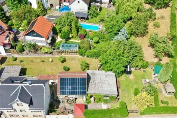 *** Dom dwurodzinny z dużą działką i budynkami gospodarczymi w Geraberg ***