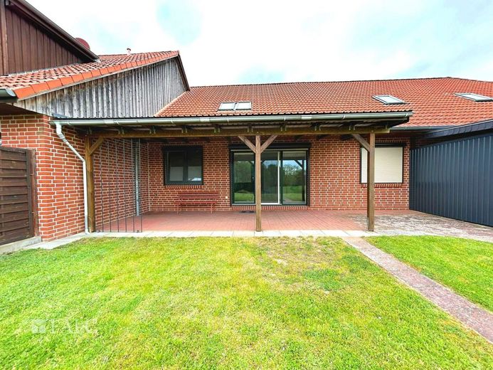 *** Ruhig &amp; naturnah - schönes Reihenmittelhaus mit Terrasse und gepflegtem Garten *** – Rückseite (2)