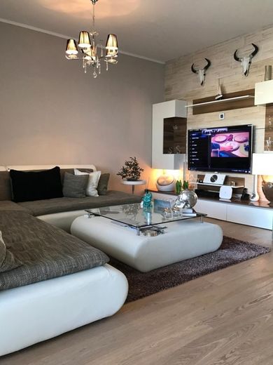 Wohnen im ehemaligen Stadtbad: Stilvolle 3-Zimmer-Wohnung mit Ruhrblick im Palais am Stadtkai – Wohnzimmer