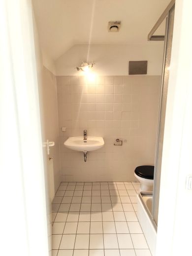 Bad mit Dusche 2 OG.