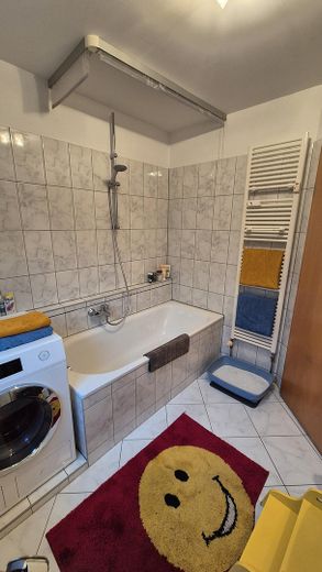 Приваблива 4-кімнатна квартира із садом і терасою в Радебойлі – Badezimmer
