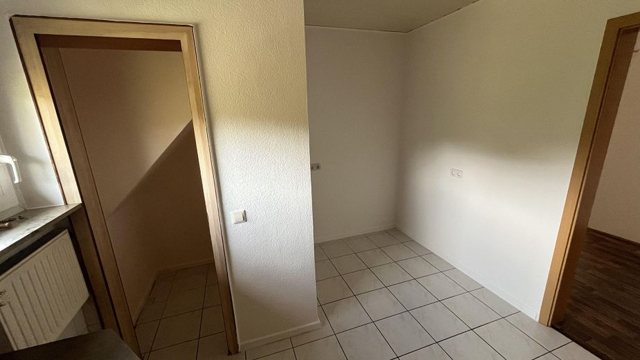 Bright 3-room apartment with fireplace & extra room in Gummersbach – available immediately – Küche - Essbereich&Abstellraum
