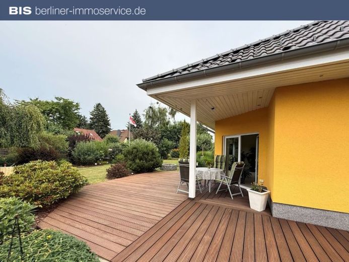 Exklusiver Wohnkomfort auf einer Ebene auf Traumgrundstück in Vogelsdorf! – Foto 1
