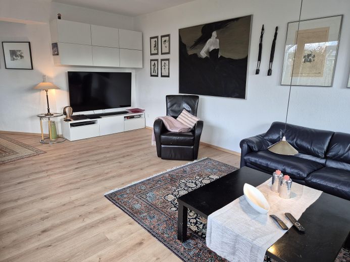 Großes Einfamilienhaus mit Einliegerwohnung in Groß-Buchholz, sehr ruhige Lage – Wohnzimmer