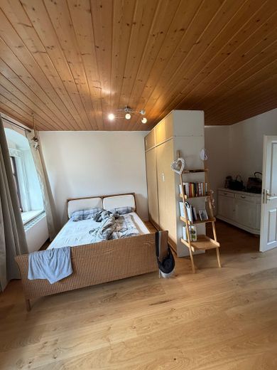 CHARMANTE & NEU RENOVIERTE WOHNUNG IN ALTEM KLOSTER // Kempten – Schlafzimmer
