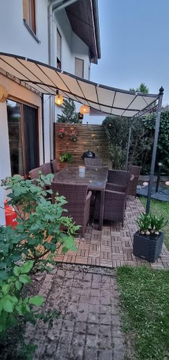 Charmantes Wohlfühlhaus mit Terrasse und kleinem Garten in gesuchter Lage – Terrasse