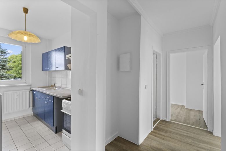 ruhige 3 Zimmer Wohnung mit Balkon 60 qm – Flur und Küche
