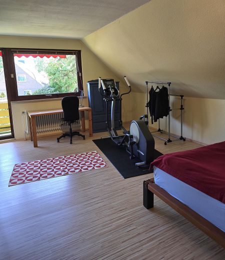 Freistehendes Einfamilienhaus mit Südgarten in ruhiger Lage von Hamburg-Volksdorf – Schlafzimmer 1, Ansicht 2