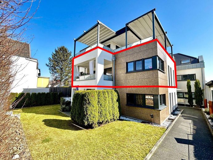 Piso muy moderno y luminoso con balcón y cocina amueblada en Troisdorf, Müllekoven – Straßenansicht Wohneinheit 