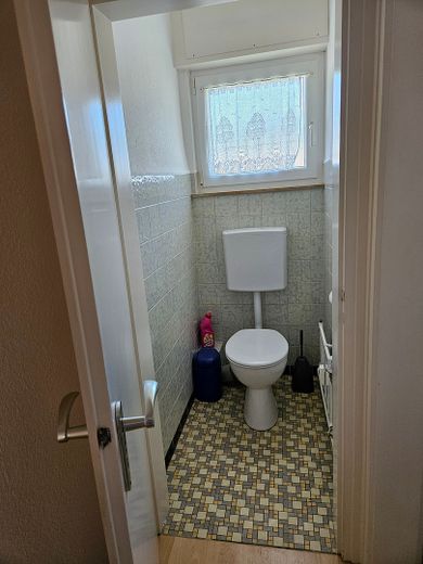 Casa bifamiliare indipendente in posizione privilegiata ai margini del paese a Königsbach-Stein – Foto 21