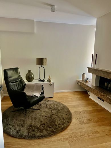 Casa d’architetto completamente ristrutturata a Mainz-Drais | 191 m2 | 7,80 m di larghezza della casa | 3 bagni | Pompa di calore – Kamin