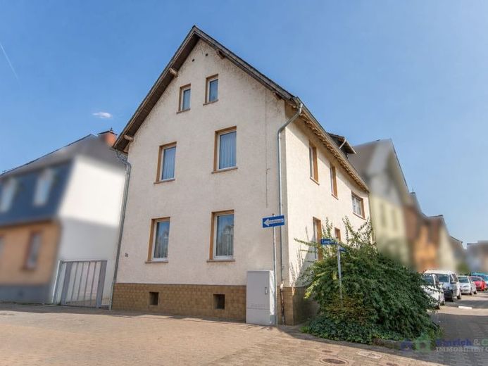 Wohnen oder Investieren in Budenheim - Zweifamilienhaus mit Garage und Hof – Foto 1