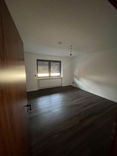Erstbezug nach Sanierung: Großzügige Etagenwohnung – Zimmer 2