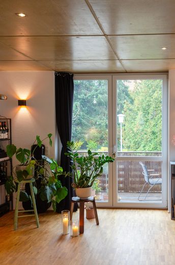 Wo-Zi. mit Blick auf Balkon