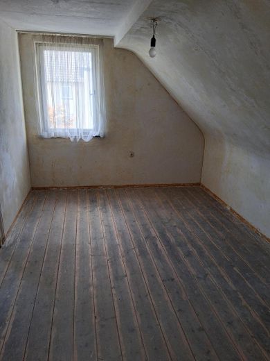 Großes Grundstück mit Altbau in sehr guter Lage in Unterdürrbach, provisionsfrei, von Privat! – Schlafzimmer 2