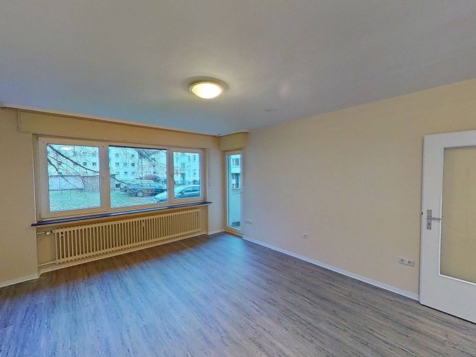 TRASFERITEVI SUBITO E RISPARMIATE: moderno appartamento di 3 locali con bagno con luce naturale e ampio BALCONE – Ansicht I: Wohn- und Esszimmer