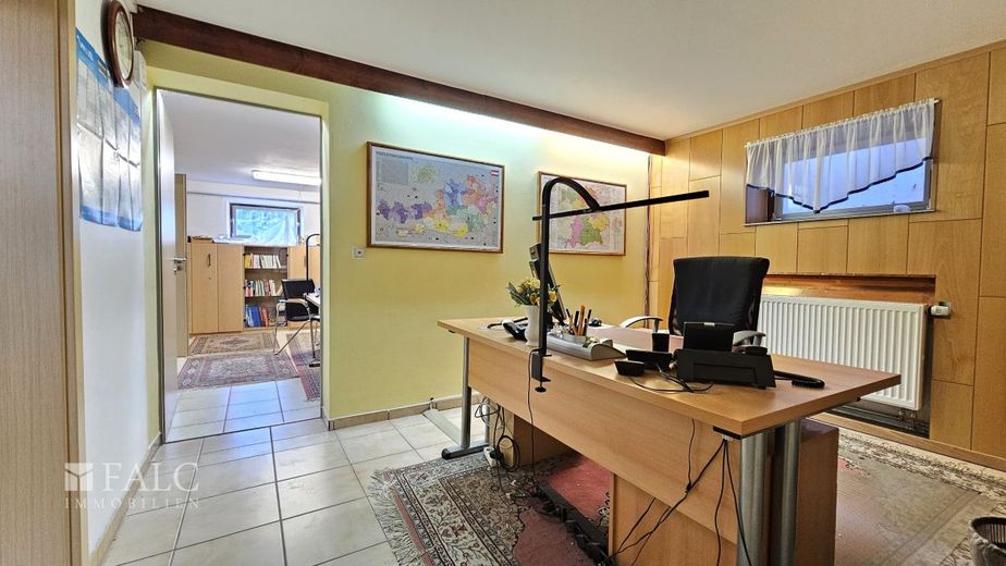 Attraktives Einfamilienhaus mit Doppelgarage, PV-Anlage und ausgebautem Keller – Büro Keller