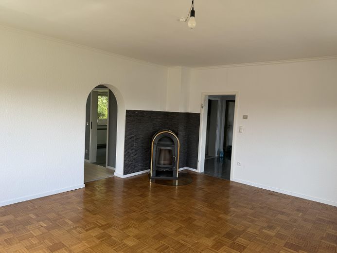 Freistehendes Einfamilienhaus mit Einliegerwohnung und großen Garten mit altem Baumbestand – Foto 13