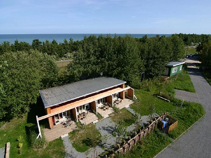 Zingst – Vom Lagerhaus  zum Bungalow in 1A Lage am Seedeich – Lage mit Nachbarbebauung