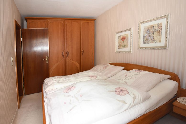 Mały dom jednorodzinny w stylu bungalow – Schlafzimmer