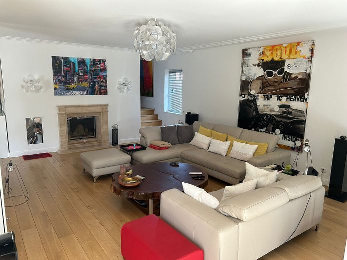 Große und modern-luxuriös ausgestattete Villa im Toskana-Stil am Hamburger Stadtrand zu verkaufen – Wohnbereich (1)