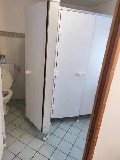 Sin intermediarios: finca con entramado de madera de alrededor de 1720 – aprox. 1.030 m² de superficie habitable/útil, salón, taller, edificio anexo – Gäste-WCs, von außen begehbar