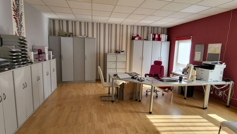 Bright Commercial Space for Versatile Use – Raum 2