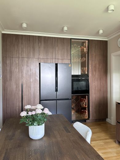 Saniert & bezugsfrei in Westend: 130 m², 2 Balkone, 2 Bäder, Stellplatz – provisionsfrei – Küche