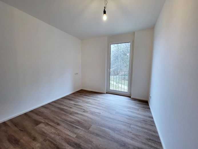 Penthouse z tarasem dachowym i widokiem w dal – nowy budynek 2023 – Schlafzimmer mit angrenzender