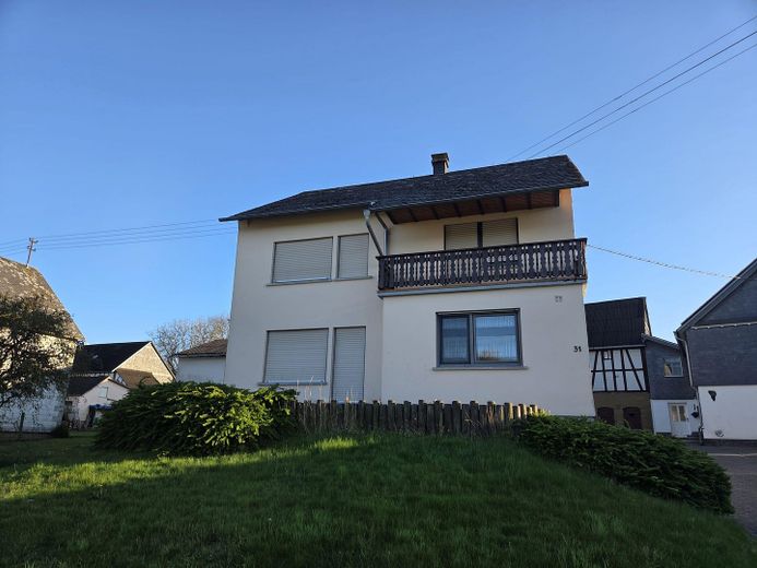 🏡 Freistehendes Einfamilienhaus mit großer Scheune auf 1.674 m² Grundstück – Foto 2